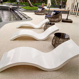 Chaise de plage en fibre de verre en forme de S, chaise longue d'extérieur pour piscine, design contemporain, dossier solide et durable, non pliable, utilisation sur sol dur - Product Image 3