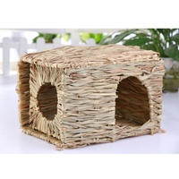 Handgemaakt graswoven huisje voor konijnen, hamsters, egels en cavia's; opvouwbaar gras huisje voor huisdieren.
