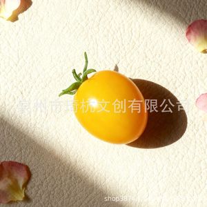 แม่เหล็กติดตู้เย็นรูปมะเขือเทศเชอร์รี่จำลอง แม่เหล็กเรซินสังเคราะห์ทรงกลม ดีไซน์ทันสมัย ของขวัญส่วนตัว - Product Image 1