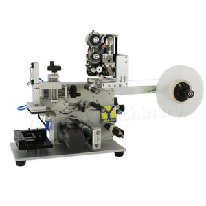 Machine d'étiquetage semi-automatique MT-60C pour surfaces planes, actionnée par pédale, avec codeur de date pour boîtes, bouteilles plates, bocaux, en acier inoxydable - Product Image 2