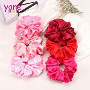 Übergroße Haarbänder oder XXL-Haargummis aus Satinmaterial mit 18 cm Durchmesser und individuellen Mustern für Frauen - Product Image 4