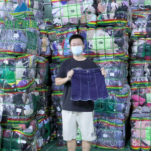 Friperie Prima Scelta Gonna Corta in Jeans Usata Abbigliamento di Seconda Mano Donna Lotto Misto 100kg Pallet - Product Image 1