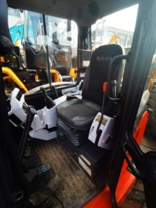 <span class=keywords><strong>Mini</strong></span>-excavatrice <span class=keywords><strong>Kubota</strong></span> KX057 de haute qualité, 5 tonnes, modèle 2022, pour l'agriculture et la construction, avec moteur, boîte de vitesses, pompe, en bon état - Product Image 4