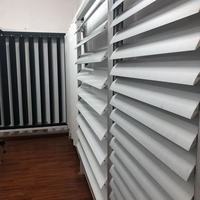 Système de stores verticaux motorisés modernes (manuel/électrique) en aluminium de qualité supérieure pour fenêtres, avec télécommande pour la protection solaire