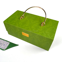 Boîte cadeau magnétique de luxe personnalisée, boîte en carton rigide de qualité supérieure avec poignée pour emballage cadeau haut de gamme