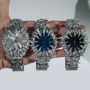 Reloj de Cuarzo Alabastro de Diseño Personalizado para Hombre, Único con Movimiento Japonés MIYOTA, Esfera de Acero Inoxidable con Púas, Estilo Gótico - Product Image 2