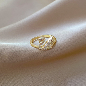 Anello Nuziale con Cigno in Cristallo e Strass, Regolabile, Semplice, con Incastonatura a Mano, Anello Giapponese per Coppie - Product Image 4