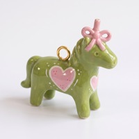 Petit pendentif avec émail 3D rose et vert, design animalier de dessin animé lisse et frais, breloques DIY pour bracelets et colliers