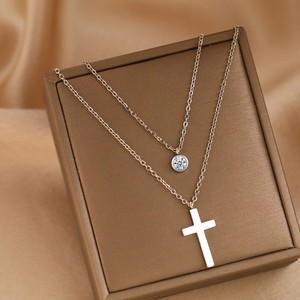 Colliers en or vintage légers et luxueux pour femmes, collier superposé à croix en zircon, accessoires en acier inoxydable pour femmes - Product Image 5
