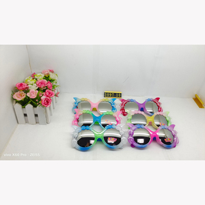 Enfants carré encadré bling arc-en-ciel lunettes <span class=keywords><strong>de</strong></span> soleil mode bébé pare-soleil lunettes <span class=keywords><strong>de</strong></span> soleil logo personnalisé enfants filles mélange couleur lunettes <span class=keywords><strong>de</strong></span> soleil - Product Image 3