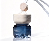 Vente en gros de diffuseurs d'air frais en verre carré de 12 ml, flacon de parfum vide transparent pour voiture avec bouchon en bois