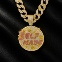 Cadena cubana de aleación de zinc con diamantes de imitación y colgante redondo hecho a mano para hombre, estilo hip hop y streetwear.
