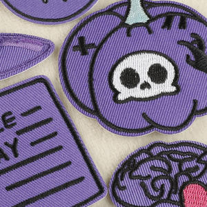 Patch brodé Purple Skull Boots Ironing Mardi Gras pour accessoires, vêtements, chaussures et chapeaux - Product Image 4