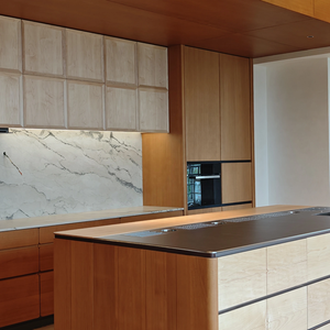 <span class=keywords><strong>Cocina</strong></span> Abierta Estilo <span class=keywords><strong>Bauhaus</strong></span>: Diseño Integrado con Gabinetes, Muebles Altos y Isla. - Product Image 1