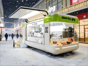 Camion de vente de glaces molles avec machine à double saveur, station de trempage de cornets et garnitures de sirop pour la vente estivale - Product Image 1