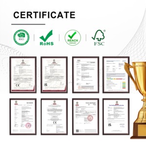 Piazza del Mercato Cittadina Natalizia con Luce a LED e Trenino in Movimento, Manufatto Natalizio in Resina, Scultura in Resina Dipinta a Mano - Product Image 5