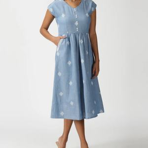 Robe d'été midi décontractée en coton et lin, col en V, coupe trapèze, manches courtes, personnalisable et élégante pour femme - Product Image 4