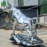 Grande statue de taureau décorative d'extérieur en acier inoxydable 304 avec surface polie miroir, sculpture animale 3D en forme de bétail