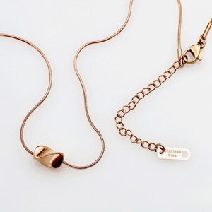 Geometric Necklace For Women Gold Irregular Pendant Snake Chain Minimalist Luxury Clavicle Chain Everyday Wear - Product Image 4