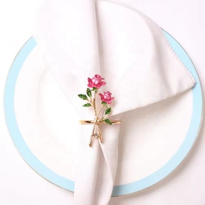 Personnaliser <span class=keywords><strong>Rose</strong></span> Or 304 En Acier Inoxydable Mariage Fleur Roses Ronds <span class=keywords><strong>De</strong></span> <span class=keywords><strong>Serviette</strong></span> Strass pour Fête <span class=keywords><strong>De</strong></span> Mariage - Product Image 1