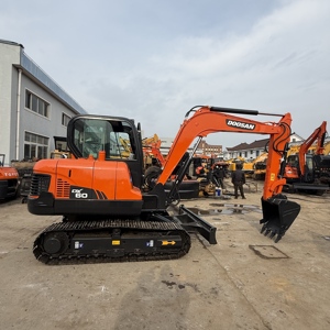 Mini-excavatrice Doosan DX60 d'occasion, d'origine coréenne, petite pelle flexible pour travaux de jardinage, de creusement de fossés et de petits travaux de construction. - Product Image 3