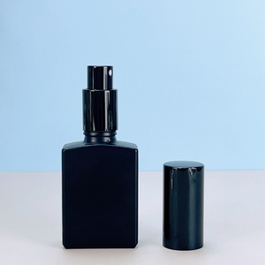 ขวดแก้วทรงสี่เหลี่ยมยอดนิยม สีใส สีเหลืองอำพัน สีดำด้าน ขนาด 15 มล. 30 มล. 50 มล. 100 มล. สำหรับบรรจุน้ำมันหอมระเหย พร้อมฝาหยด - Product Image 5