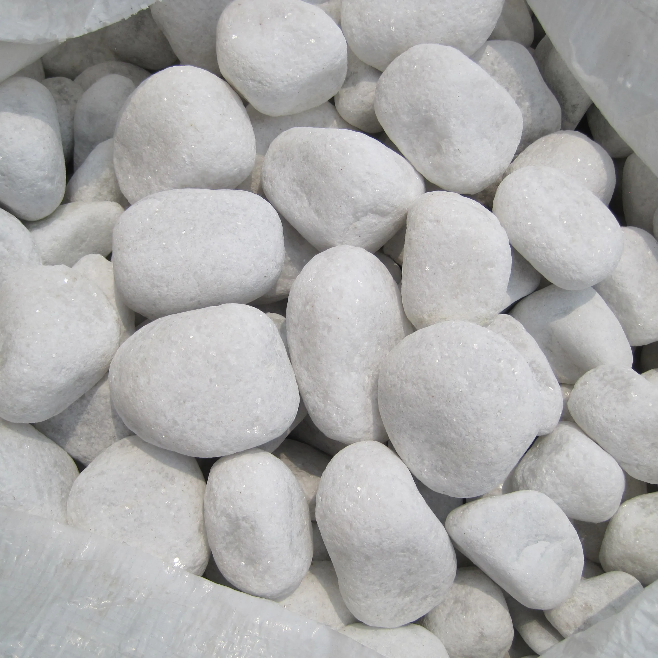 Landscaping Decoration natural tumbled snow white Pebble Stone for Garden