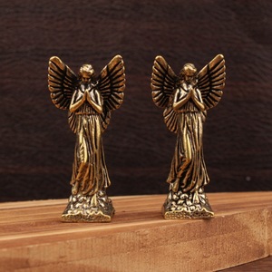 Figurine d'ange en laiton, petite décoration de table pour la maison, cadeau de pendaison de crémaillère - Product Image 1