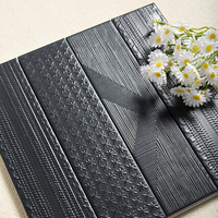 Carreaux de céramique noirs faits à la main 75x300mm avec motif gravé en trois dimensions pour la décoration murale de fond de salle de bain
