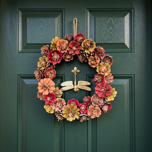 Corona de flores de madera rústica hecha a mano, coronas decorativas redondas sin iluminación, elaboradas con piñas y pétalos - Product Image 5