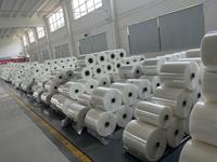 Rouleau de film étirable en PE multicouche co-extrudé PVC Nylon souple résistant à l'humidité de qualité alimentaire personnalisable haute transparence plastique