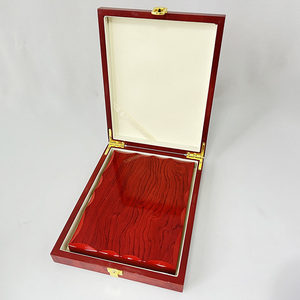 MH-NJ0322 आयताकार लाल फोल्डेबल लकड़ी प्रमाण पत्र पट्टिका पुरस्कार अनुकूलित लकड़ी की पट्टिका ट्रॉफी - Product Image 5