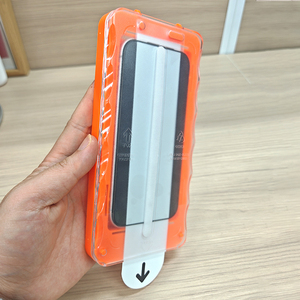Kit d'application anti-poussière à installation facile, film protecteur d'écran en verre trempé 9H 2.5D pour iPhone 14 15 16 17 Pro Max - Product Image 3