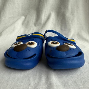 Ciabatte da cartone animato per bambini blu con logo 3D e fodera in peluche, tutte le stagioni, punta tonda, tomaia in plastica, intersuola in EVA, suola da 15 mm - Product Image 5