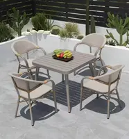 Tavolo da pranzo quadrato da giardino a 4 posti sedie da esterno moderno in vimini PE Patio mobili in Rattan e tavolo da giardino per mobili da esterno