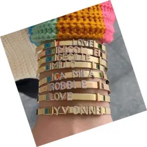 Joyería de moda personalizada de acero inoxidable chapado en oro nombre CZ Diy Slide Slider carta encantos brazalete pulsera para mujer