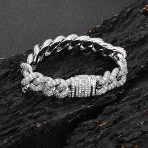 สร้อยข้อมือฮิปฮอปผู้ชายขนาด 15 มม. แบรนด์แฟชั่นทันสมัย ดีไซน์สามแถวทรงตัว T ประดับเพชรซิคอน สไตล์คิวบา ยี่ห้อ Tanjing - Product Image 2