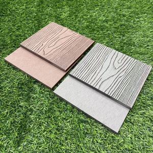 Planches de clôture WPC décoratives modernes personnalisées en gros, 140*10mm, avec design en relief 3D pour usage extérieur dans les parcs - Product Image 3