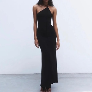 Vestido Largo Negro de Moda para Mujer, con Hombro Descubierto y Cuello Halter, Ajustado al Cuerpo, para Eventos Formales - Product Image 1