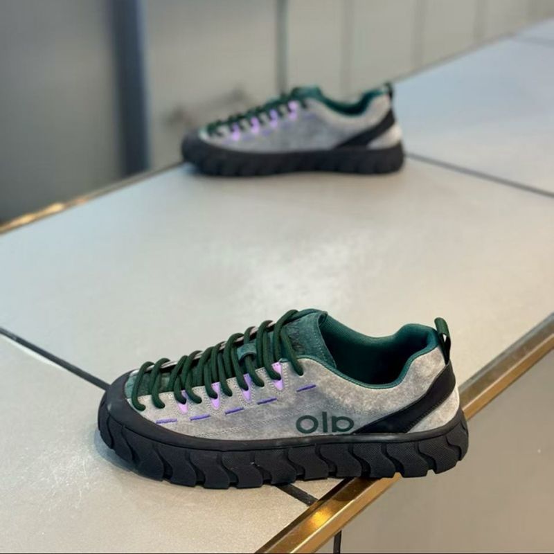Gray green