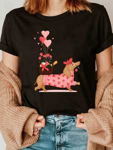 T-shirt girocollo da donna taglie forti AniDog con stampa Bassotto, cuore e cappello rosso, casual, alla moda, primavera estate, regalo di San Valentino - Product Image 3