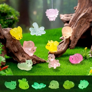 Vente en gros de décorations en résine d'animaux : chenille, escargot, mantaire, modèle en résine noctilucente pour la décoration - Product Image 3