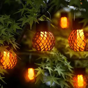 Petite lampe solaire suspendue d'extérieur en forme de boule, lumière LED IP65, lustre de jardin pour l'ambiance de la cour, design creux en forme de branche suspendue - Product Image 2