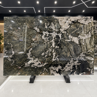 Dalle de quartzite vert cristal découpée sur mesure pour murs intérieurs, revêtements de sol, marches d'escalier et rebords de fenêtre