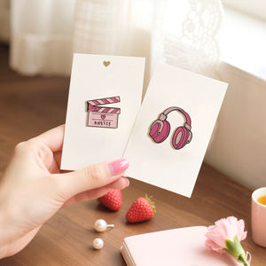 Insignia de teléfono de metal con tema rosa listo para enviar con encanto de niña y pegatina de diseño encantador para accesorio de teléfono móvil - Product Image 6