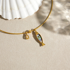 Collier ras du cou tendance en acier inoxydable doré, inspiré de l'océan, un incontournable pour les amoureuses de l'esthétique côtière - Product Image 4
