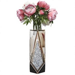 Vase de table en métal fait main de luxe pour la décoration moderne de la maison, porte-fleurs écologique résistant à la rouille pour le salon et le bureau - Product Image 1