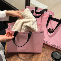 Sac cadeau en papier kraft blanc de luxe pour vêtements emballage artisanal de bougie poignée de ruban sacs à provisions en tissu blanc avec logo