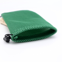 Sacs de plage en maille épaisse imprimés avec logo personnalisé pochettes réutilisables en polyester avec cordon de serrage sac d'épicerie en maille souple emballage textile