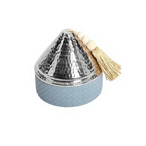 Boîte de service en cuir faite à la main de forme ronde pour noix, taille personnalisée, avec couvercle martelé en acier inoxydable - Product Image 1